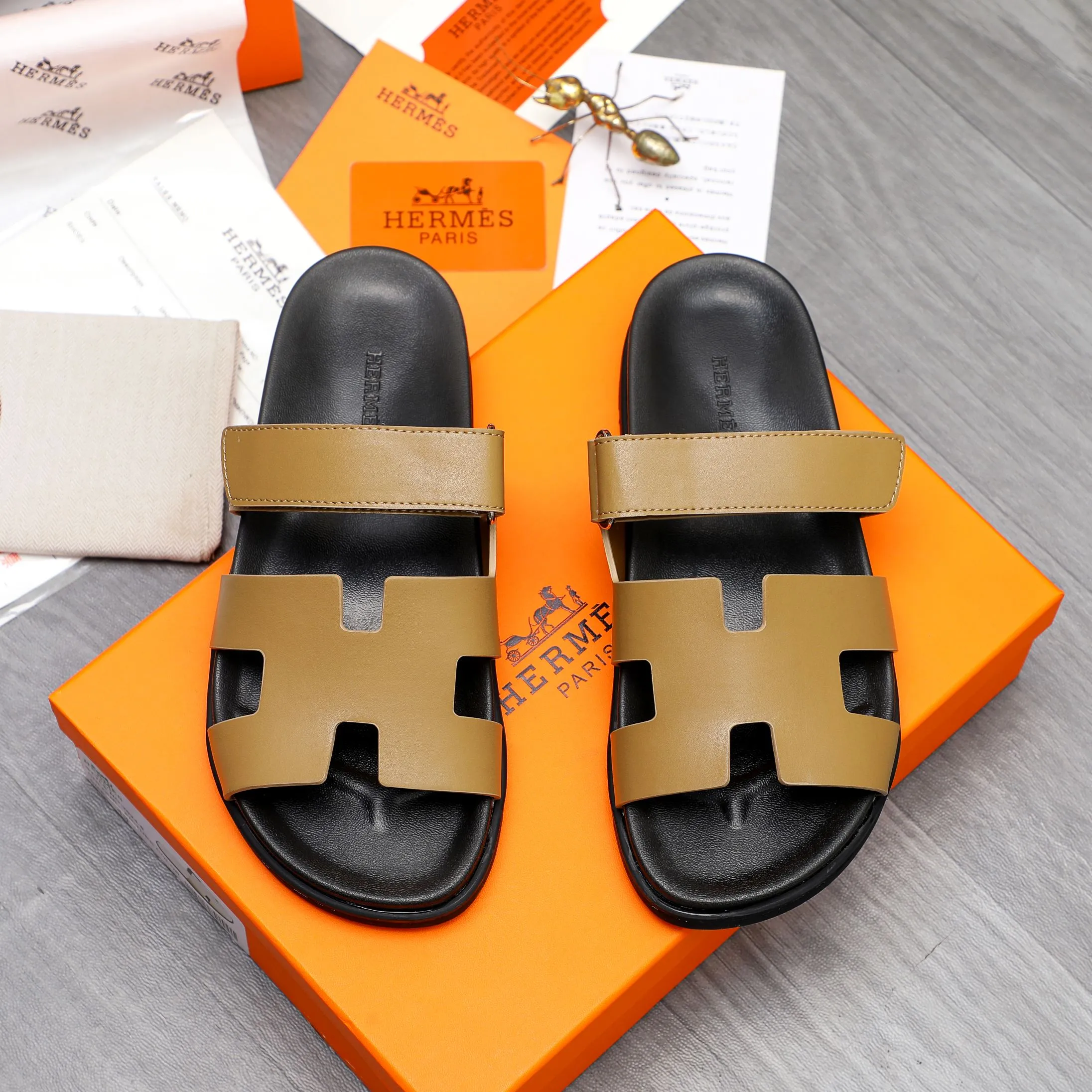 Men's shoes 💰340 Product trademark: Hermes "Hermes" Couple's slippers Regular size: 36-46 Product materials: Selected high-quality cowhide upper, microfiber lining, original outsole